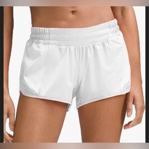 White 2.5 cm shorts RATED 4.4/5 STARS ⭐️